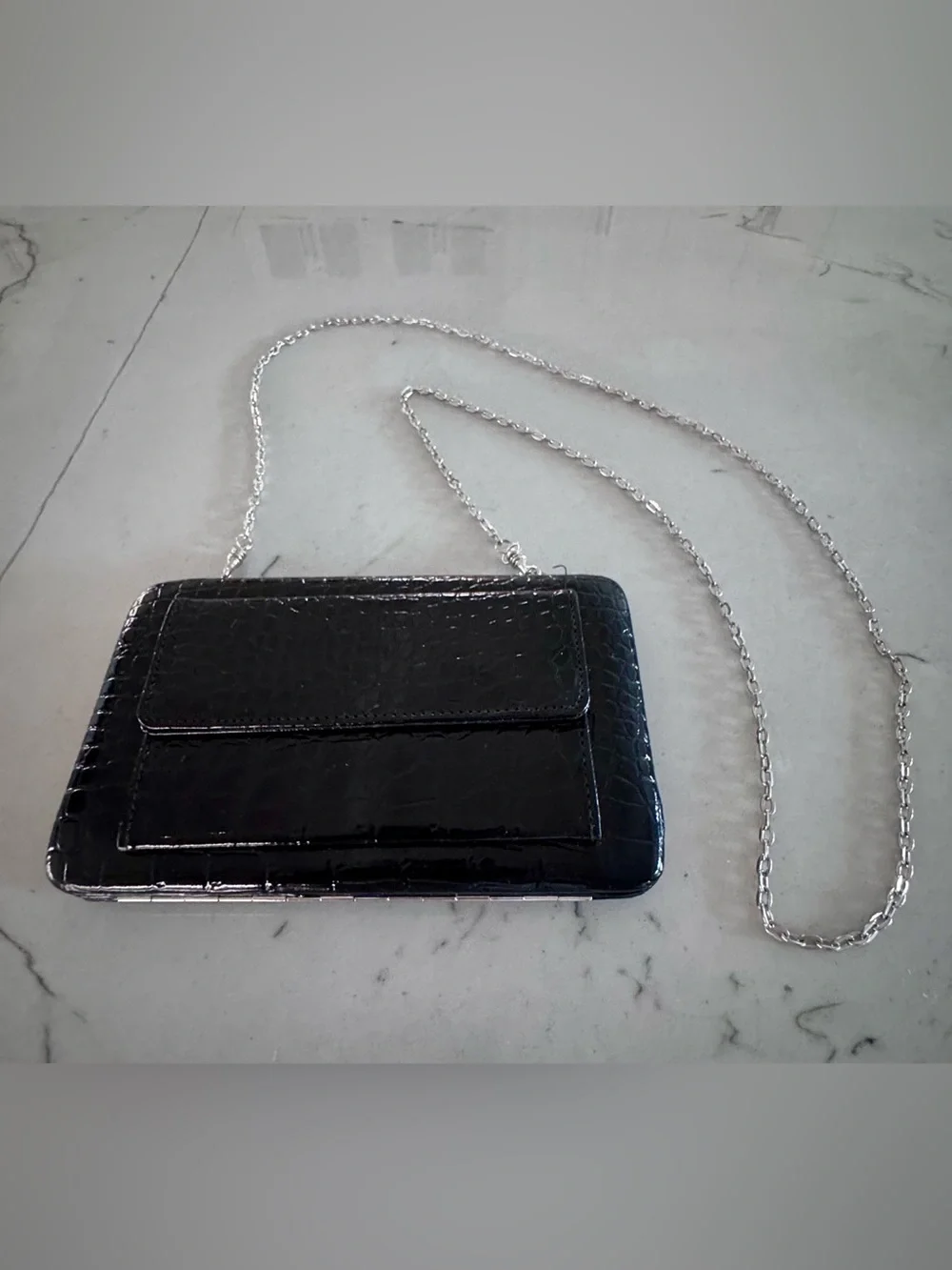 Compact Wallet on a Removable Chain